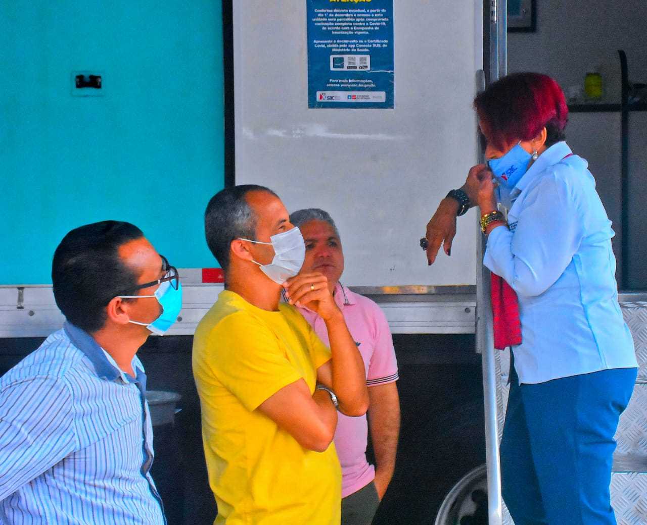 Camacã: Prefeito Paulo do Gás e vice- prefeito Rai visitam o SAC móvel